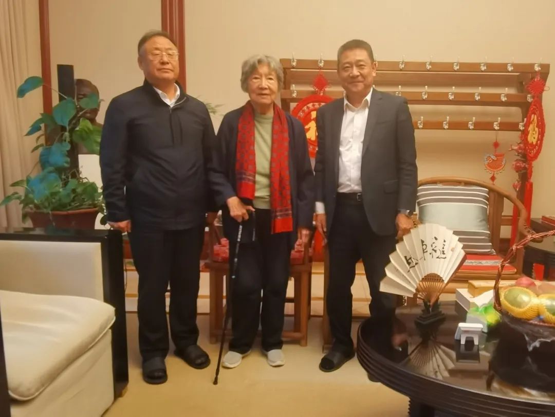 中智集團黨委走訪慰問老干部和黨員群眾